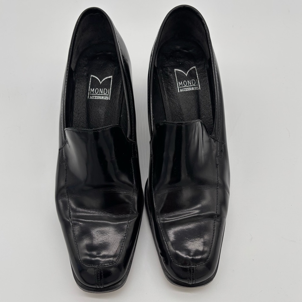 Mondi Accessories Woman’s Black Patent Leather shoes Made in Italy. Size 39.